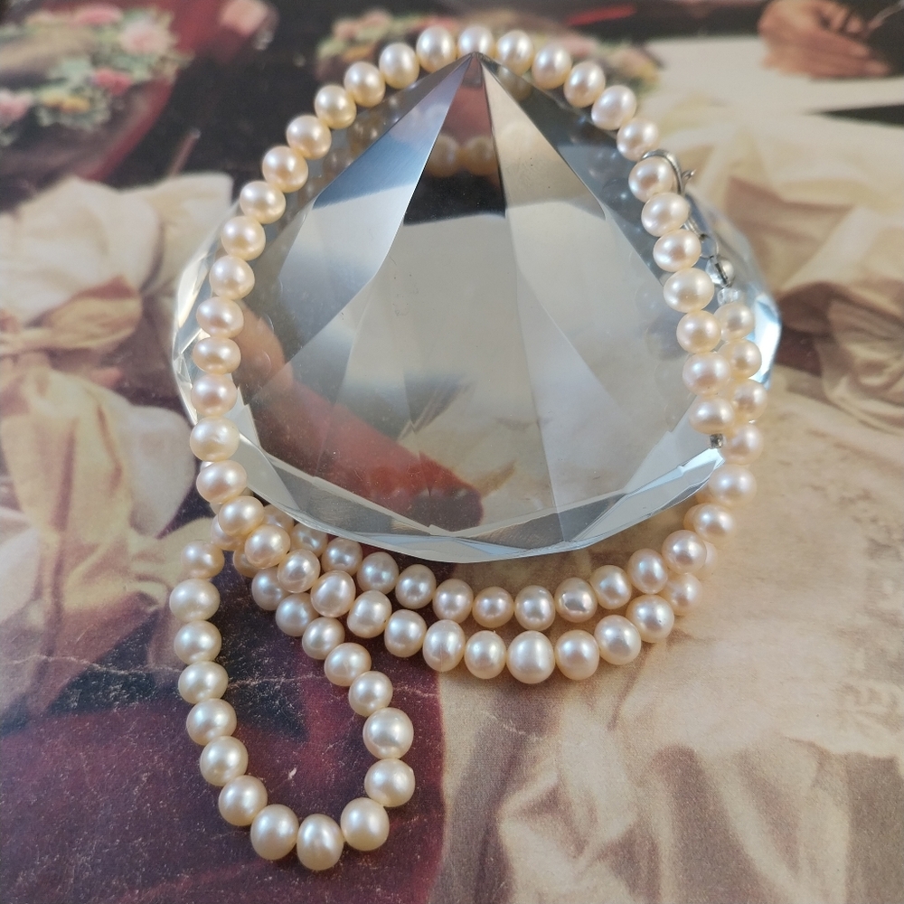 Freshwater Pearl Necklace - Picture 9 of 14